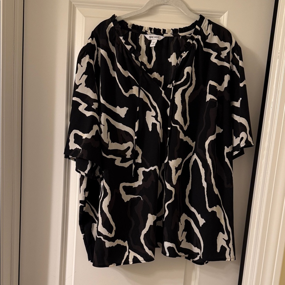 Black Patterned Blouse - image 1